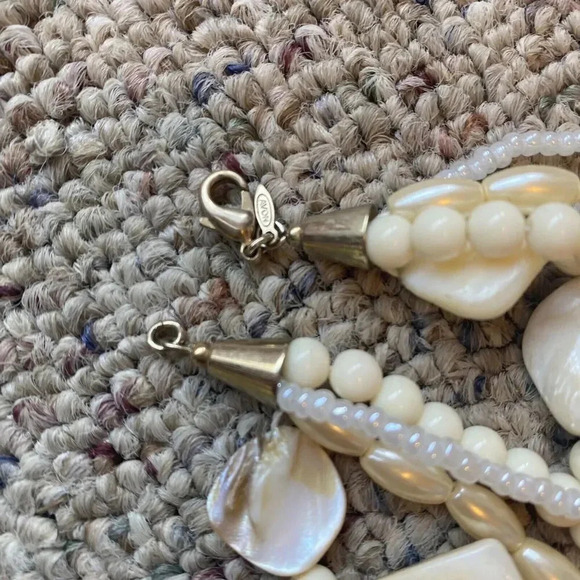 VTG AVON 4Strands TORSADE NECKLACE Gold Tone Creamy Lucite/Faux Pearl/Shell Bead - Picture 3 of 7